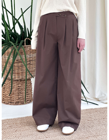 TROUSERS WITH DOUBLE BUTTON AND PLEATS